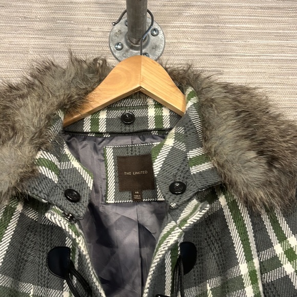 Plaid medium weight coat - Picture 2 of 4